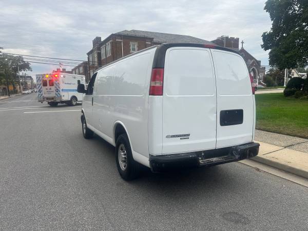 2016 Chevrolet Express 2500 Work Van Rear-wheel Drive Cargo Van Automatic — photo 9