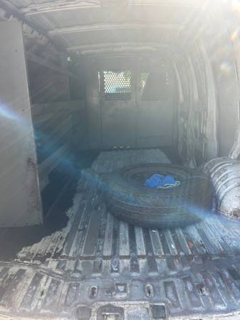 2011 Chevrolet Express 3500 Work Van Rear-wheel Drive Extended Cargo Van Automatic — photo 3