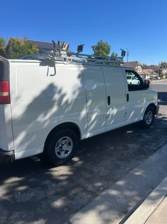 2011 Chevrolet Express 3500 Work Van Rear-wheel Drive Extended Cargo Van Automatic — photo 2