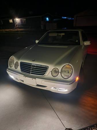 2000 Mercedes-Benz E320 — photo 1