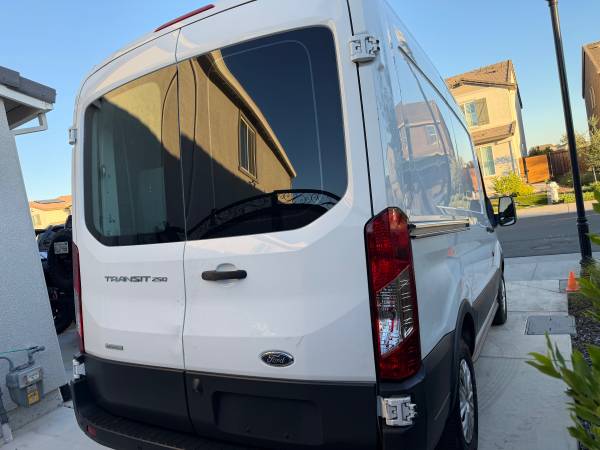 2016 Ford Transit-250 Base — photo 4