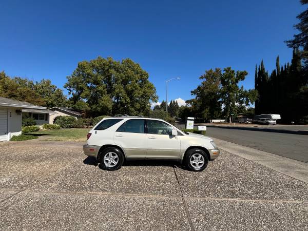 1999 Lexus RX 300 Base 4dr All-wheel Drive Automatic — photo 3