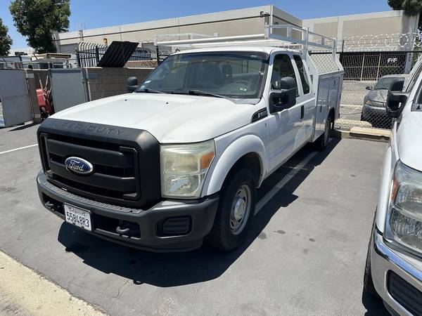 2011 Ford E 350 Super Duty XL Wagon Automatic — photo 4