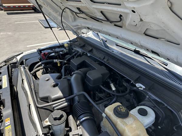 2011 Ford E 350 Super Duty XL Wagon Automatic — photo 8