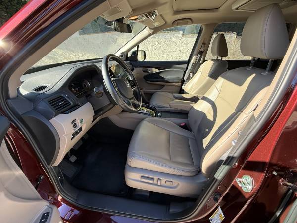 2019 Honda Pilot Touring 4dr Front-wheel Drive Automatic — photo 11