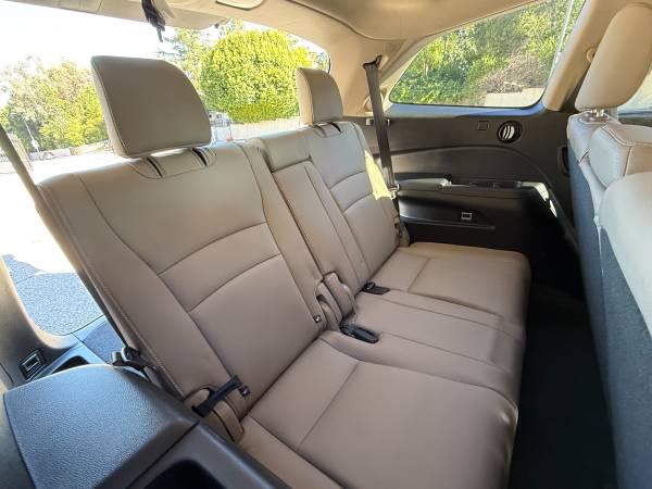 2019 Honda Pilot Touring 4dr Front-wheel Drive Automatic — photo 9