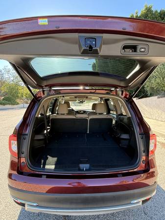 2019 Honda Pilot Touring 4dr Front-wheel Drive Automatic — photo 5