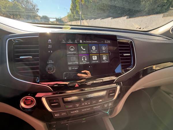 2019 Honda Pilot Touring 4dr Front-wheel Drive Automatic — photo 12