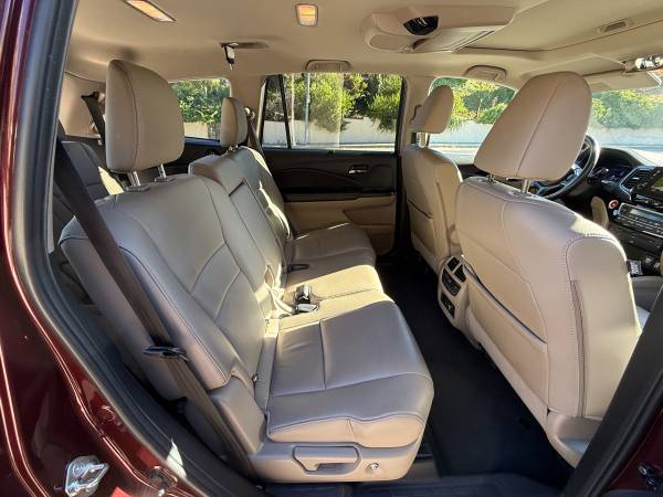 2019 Honda Pilot Touring 4dr Front-wheel Drive Automatic — photo 8