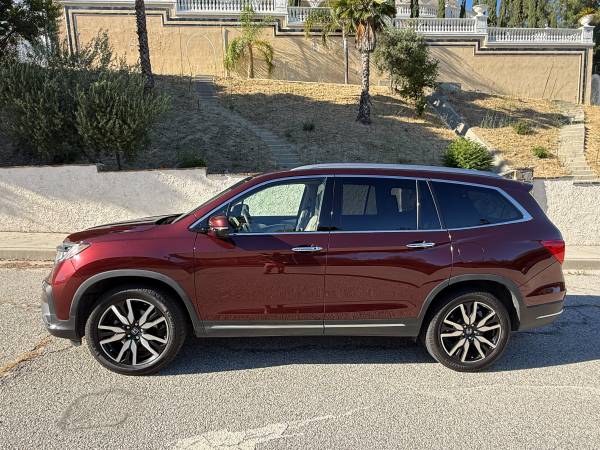 2019 Honda Pilot Touring 4dr Front-wheel Drive Automatic — photo 3