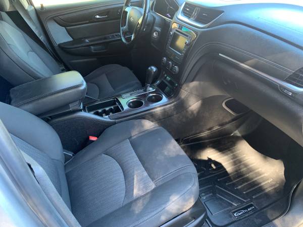 2017 Chevrolet Traverse LS All-wheel Drive Automatic — photo 3