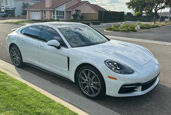 2017 Porsche Panamera Base — photo 1