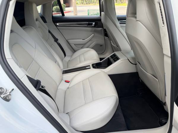 2017 Porsche Panamera Base — photo 3