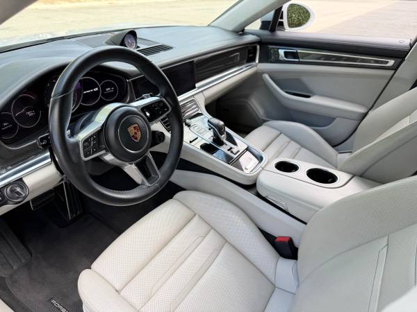 2017 Porsche Panamera Base — photo 7