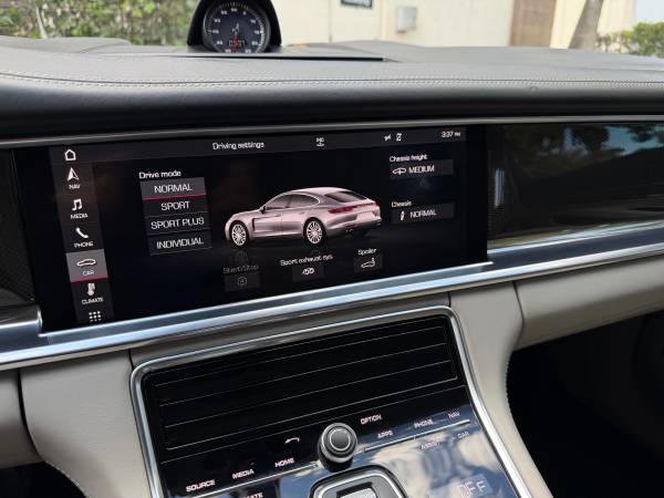 2017 Porsche Panamera Base — photo 8