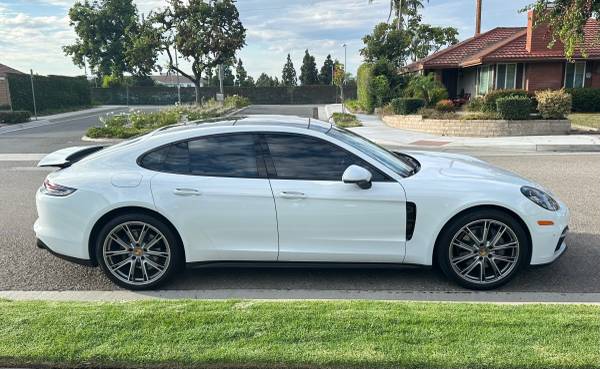 2017 Porsche Panamera Base — photo 12