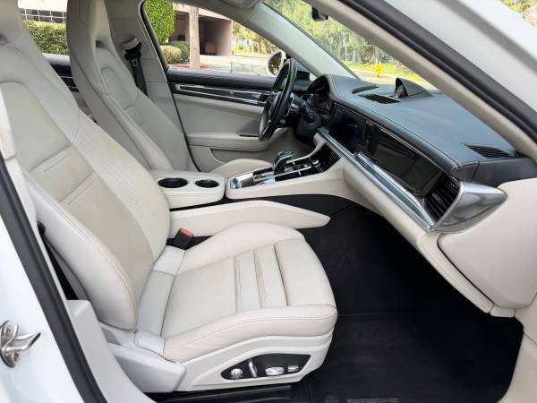 2017 Porsche Panamera Base — photo 10