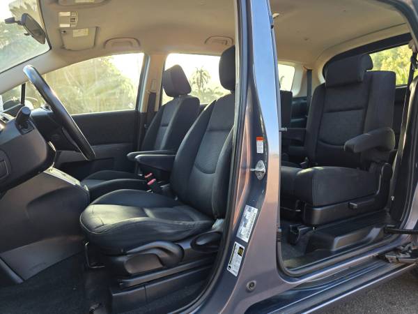 2010 Mazda Mazda5 Sport — photo 12