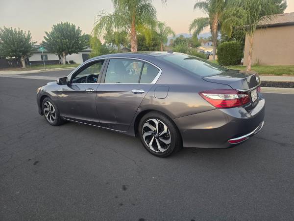 2017 Honda Accord EX-L V6 4dr Sedan Automatic — photo 4