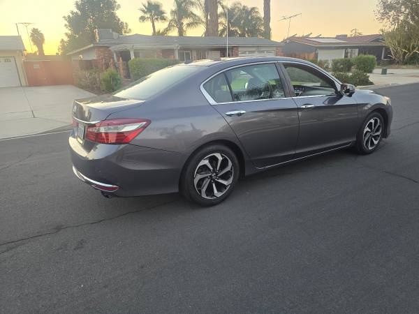 2017 Honda Accord EX-L V6 4dr Sedan Automatic — photo 3