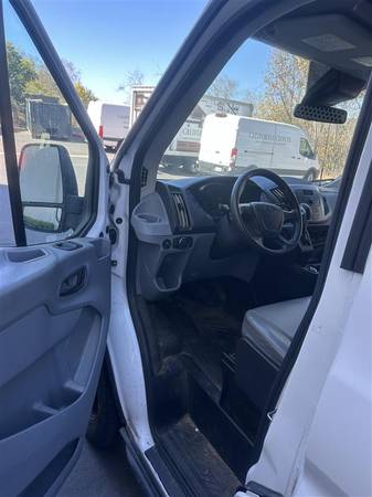 2017 Ford Transit 250 Base Low Roof Cargo Van 129.9 in. WB Automatic — photo 6