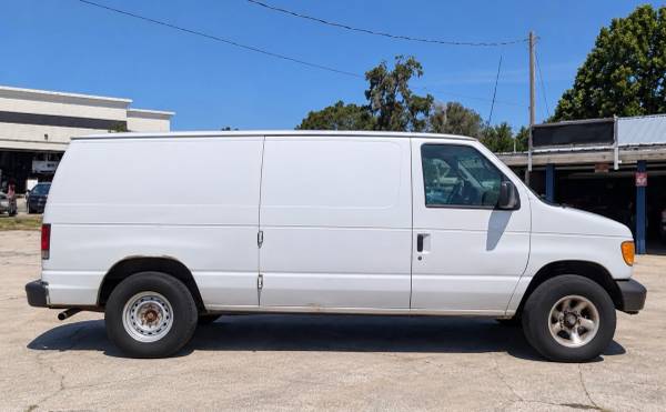 1999 Ford Econoline Van — photo 3