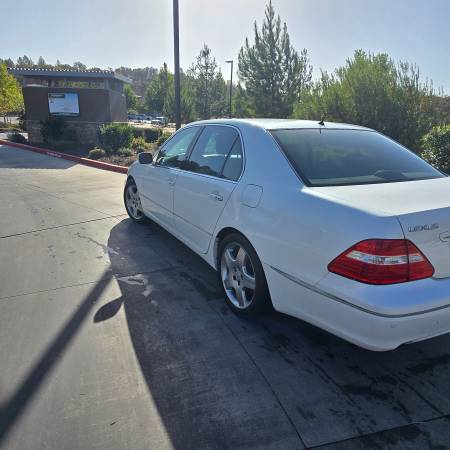 2005 Lexus LS 430 Base 4dr Sedan Automatic — photo 3