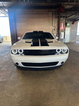 2018 Dodge Challenger SXT 2dr Rear-wheel Drive Coupe Automatic — photo 1