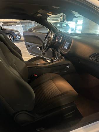2018 Dodge Challenger SXT 2dr Rear-wheel Drive Coupe Automatic — photo 7