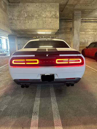 2018 Dodge Challenger SXT 2dr Rear-wheel Drive Coupe Automatic — photo 4
