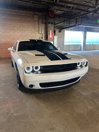 2018 Dodge Challenger SXT 2dr Rear-wheel Drive Coupe Automatic — photo 2