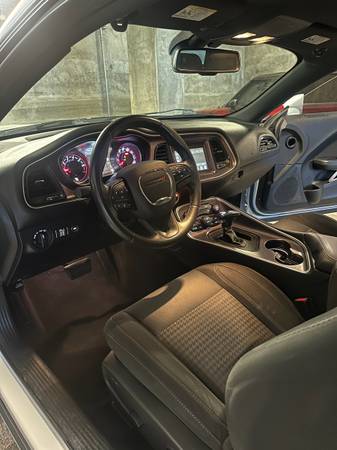 2018 Dodge Challenger SXT 2dr Rear-wheel Drive Coupe Automatic — photo 5