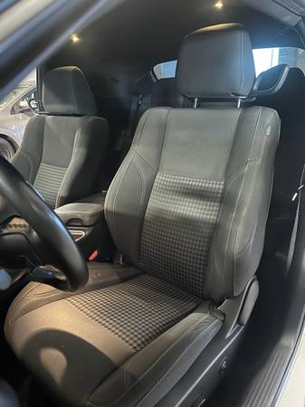 2018 Dodge Challenger SXT 2dr Rear-wheel Drive Coupe Automatic — photo 8