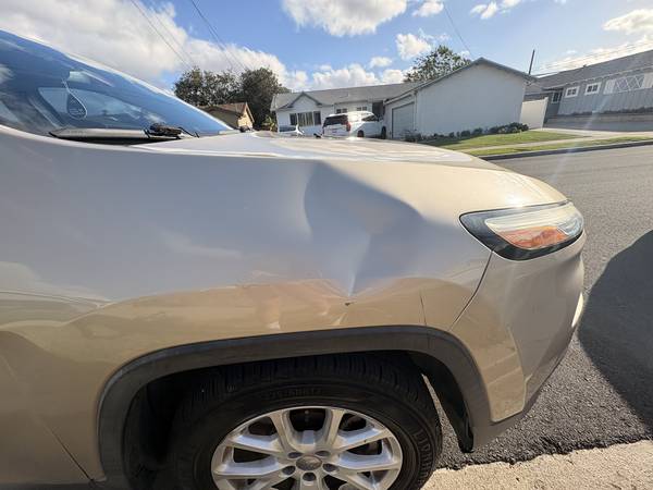 2015 Jeep Cherokee Sport — photo 12