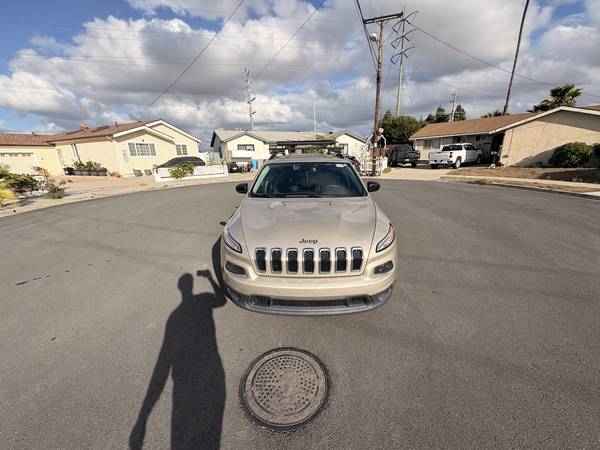 2015 Jeep Cherokee Sport — photo 2