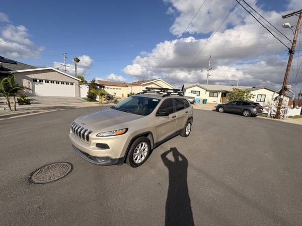 2015 Jeep Cherokee Sport — photo 1