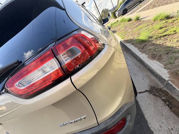 2015 Jeep Cherokee Sport — photo 10