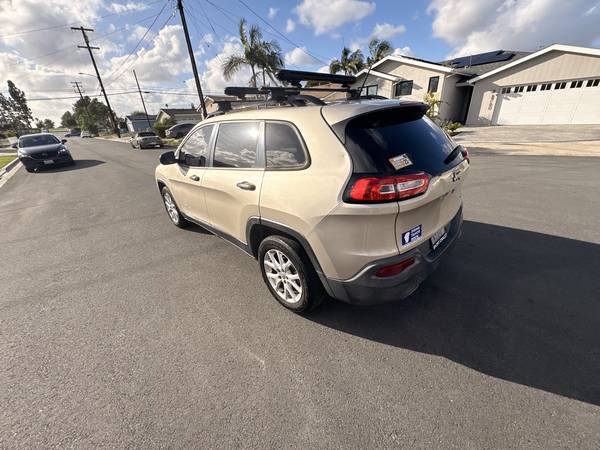 2015 Jeep Cherokee Sport — photo 7