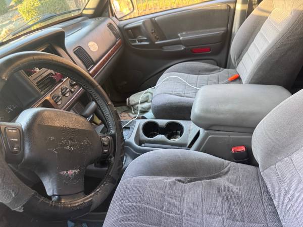1998 Jeep Cherokee SE 2dr SUV — photo 4