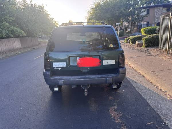1998 Jeep Cherokee SE 2dr SUV — photo 3