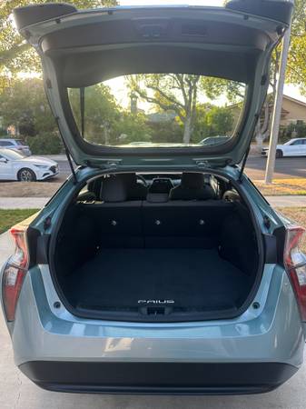 2017 Toyota Prius Two Eco — photo 6