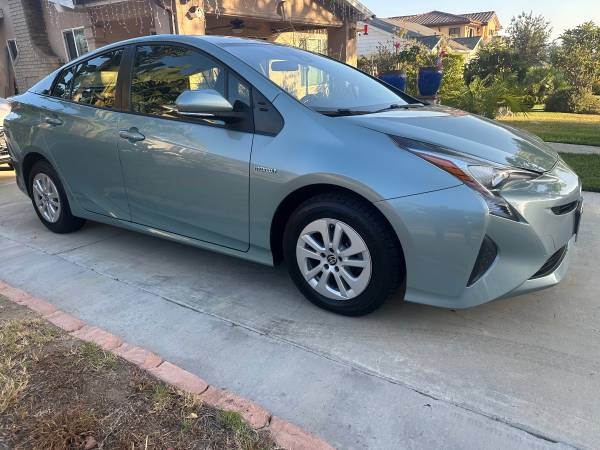 2017 Toyota Prius Two Eco — photo 2