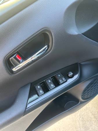 2017 Toyota Prius Two Eco — photo 9