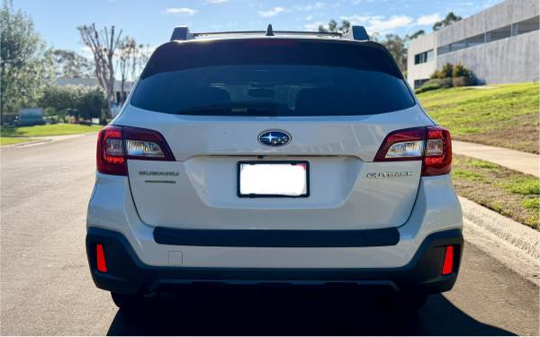 2018 Subaru Outback 2.5i Limited — photo 8