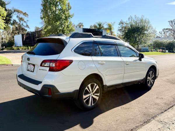 2018 Subaru Outback 2.5i Limited — photo 6