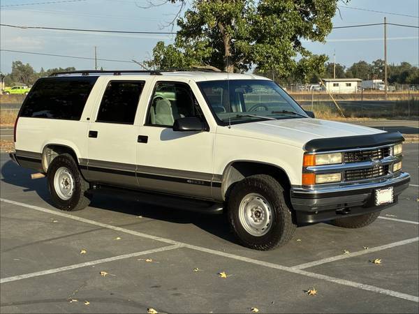 1999 Chevrolet Suburban 1500 LS 4dr 4x2 Automatic — photo 1