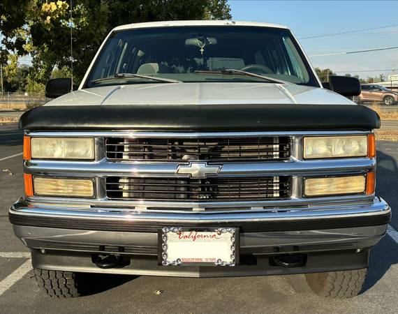 1999 Chevrolet Suburban 1500 LS 4dr 4x2 Automatic — photo 8