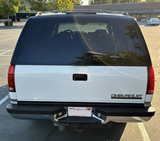 1999 Chevrolet Suburban 1500 LS 4dr 4x2 Automatic — photo 4