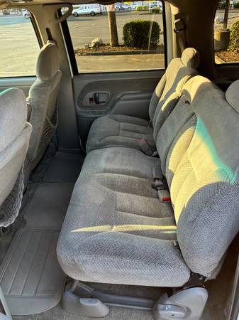 1999 Chevrolet Suburban 1500 LS 4dr 4x2 Automatic — photo 10