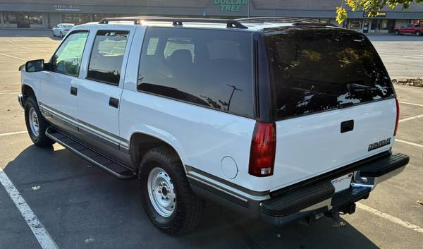 1999 Chevrolet Suburban 1500 LS 4dr 4x2 Automatic — photo 5